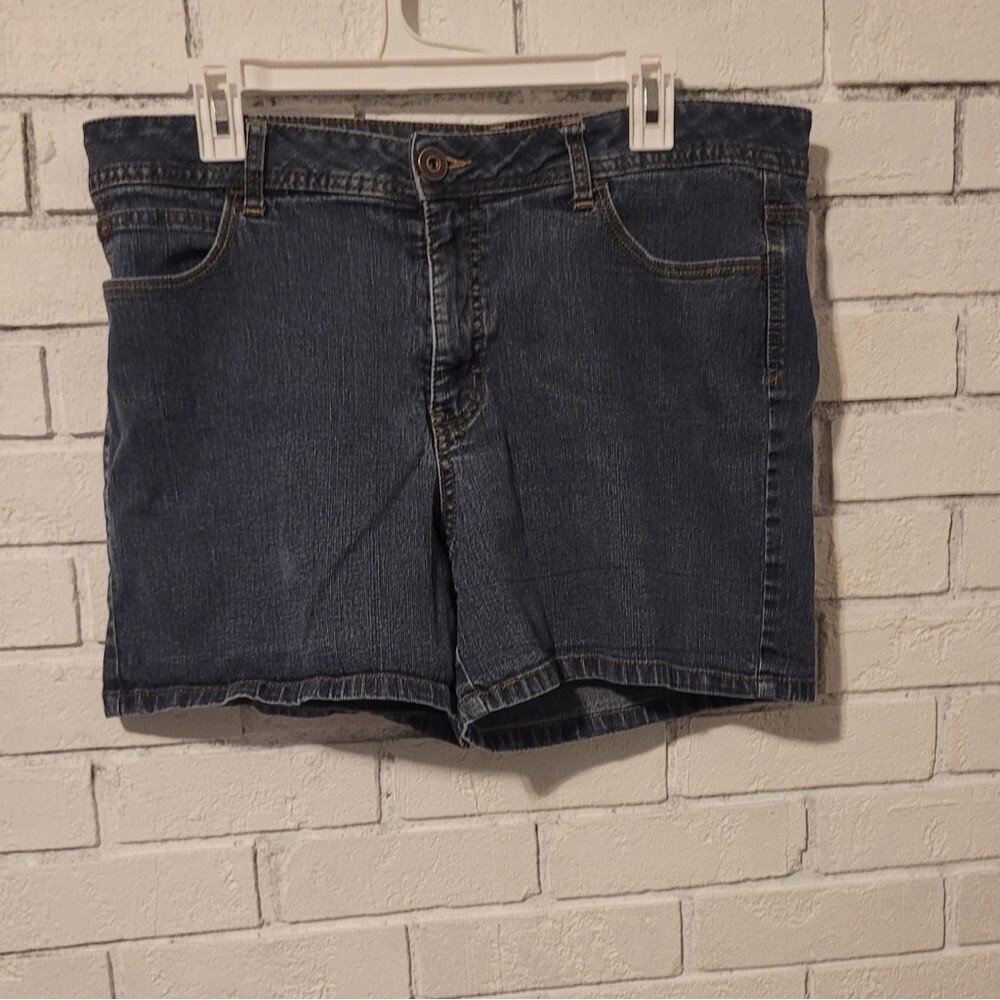 St. John's Bay Women's Size 16 Blue Denim Jean Shorts